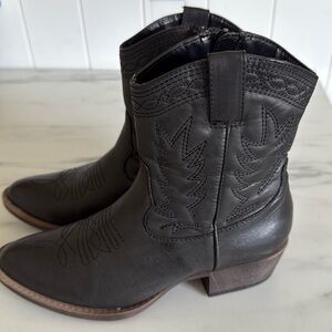 Coconuts by Matisse PLATINO Women's Vegan Ranch Ankle Boot US 7 EUC worn once